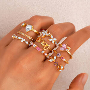2025 جديد كريستال زهرة خواتم مجموعة للنساء الذهب اللون هندسية الجوف الدائري الإناث Anillos مجوهرات باجو مجوهرات قابل للتعديل
